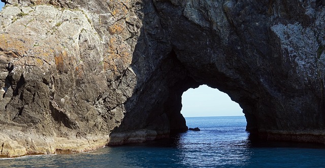 the hole in the rock g14c840062 640.jpg.jpg